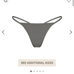 Skims thongs x 3